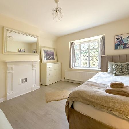 Rural Lodge Stay In Windsor! Hot Tub! Sleeps 20 Bray Exterior photo