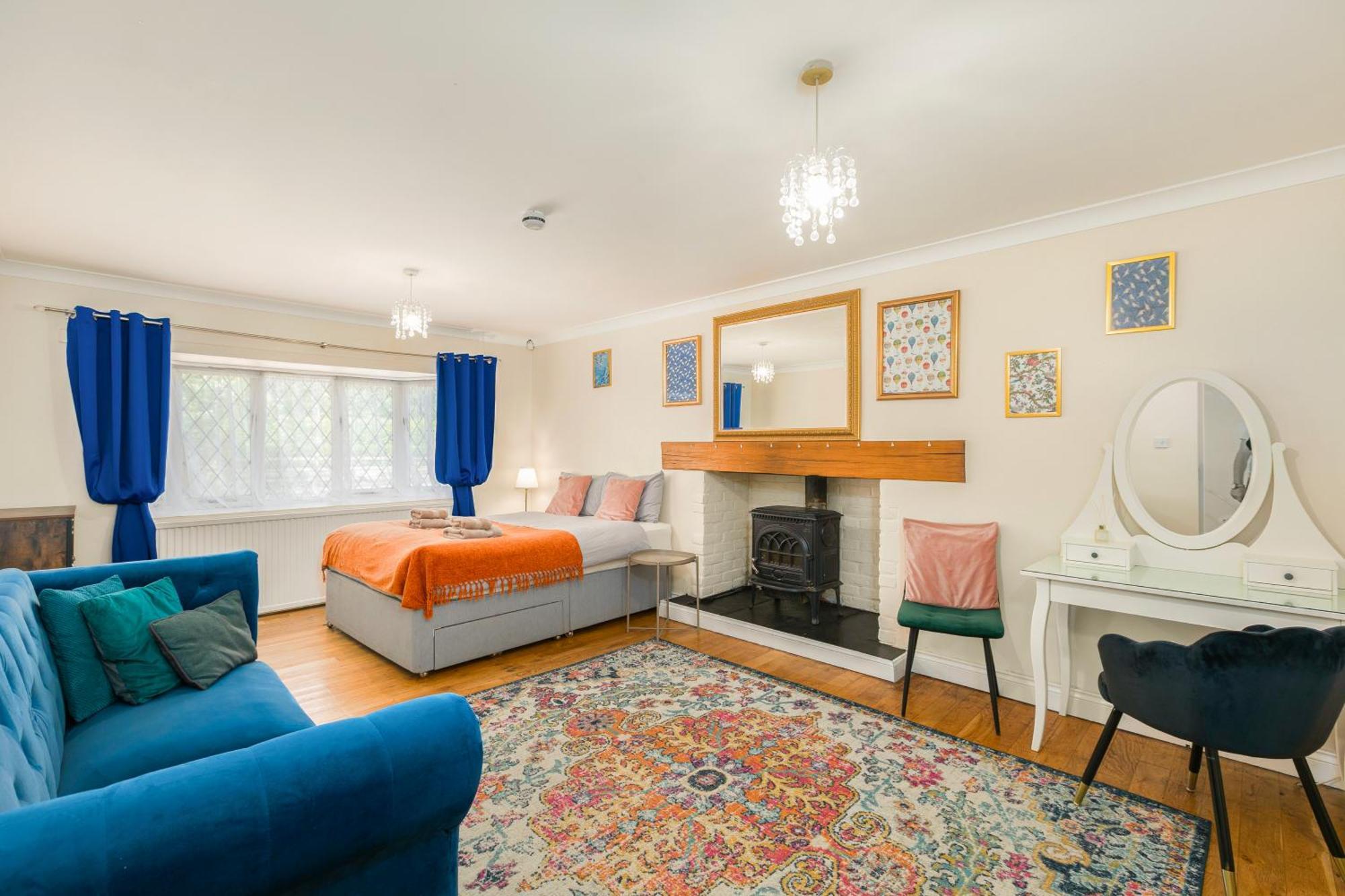Rural Lodge Stay In Windsor! Hot Tub! Sleeps 20 Bray Exterior photo