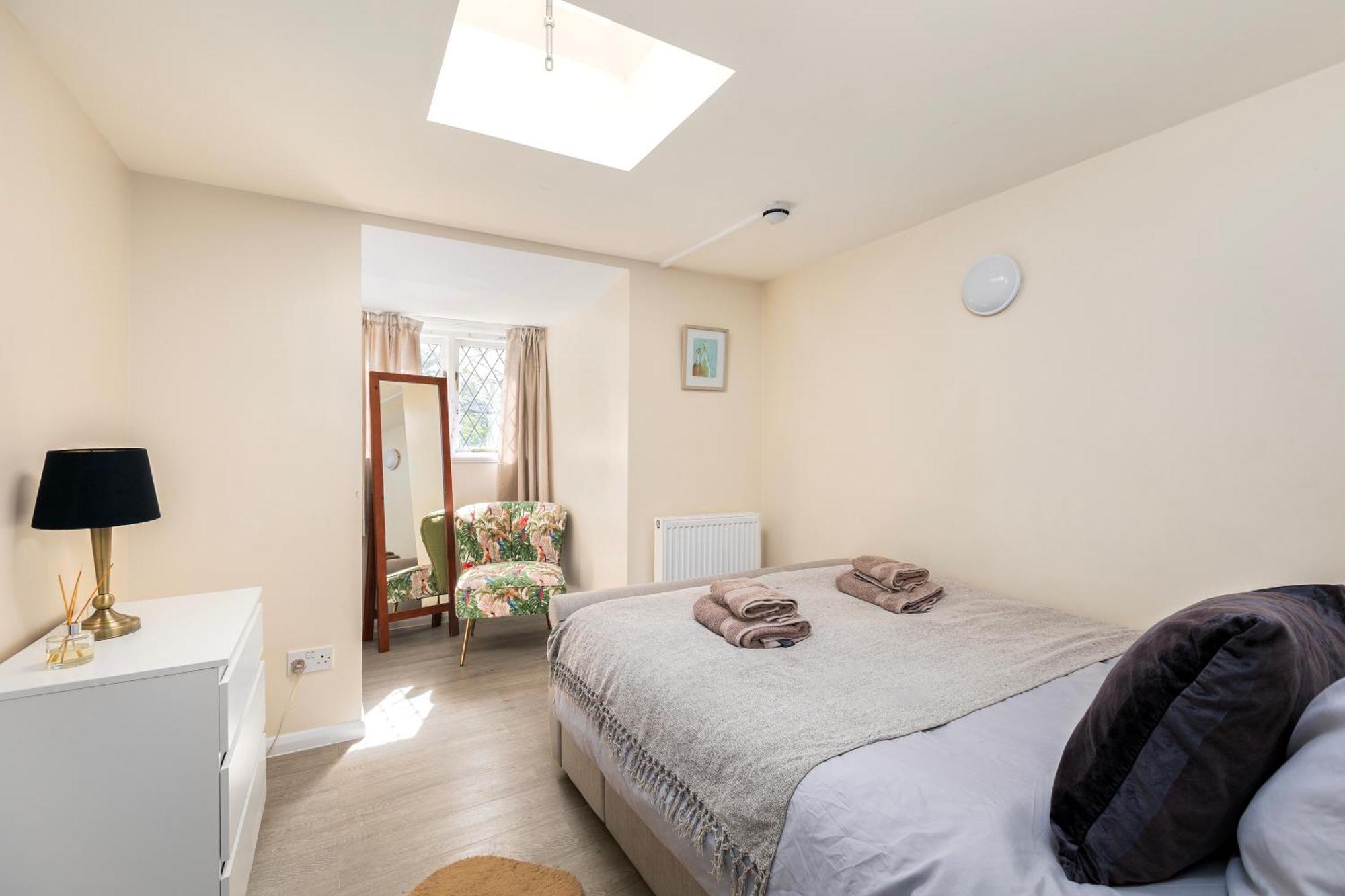 Rural Lodge Stay In Windsor! Hot Tub! Sleeps 20 Bray Exterior photo