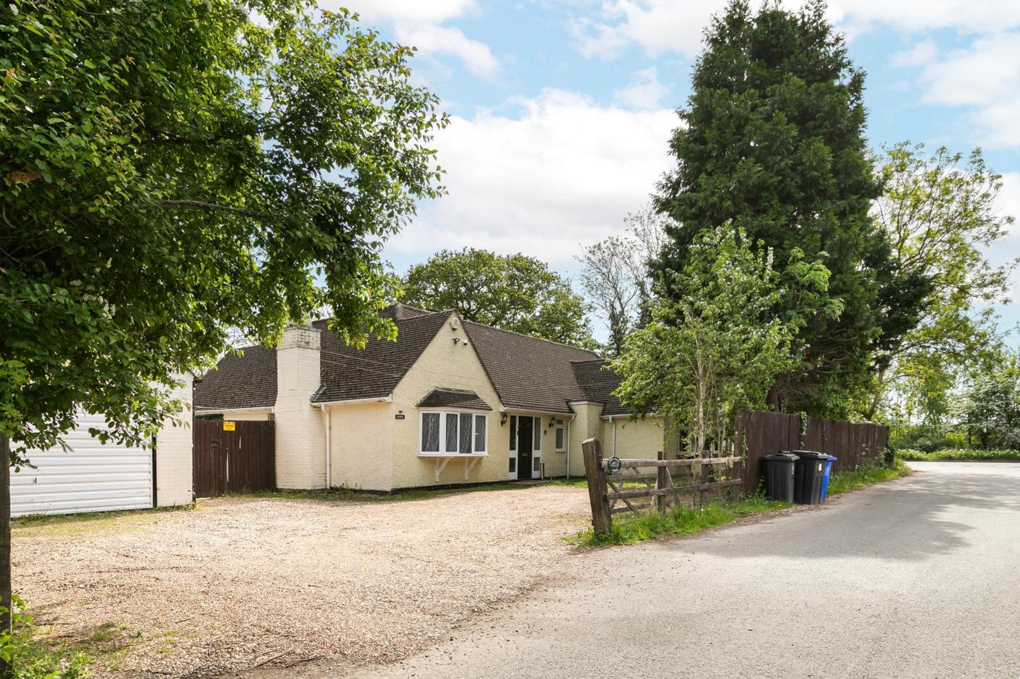 Rural Lodge Stay In Windsor! Hot Tub! Sleeps 20 Bray Exterior photo