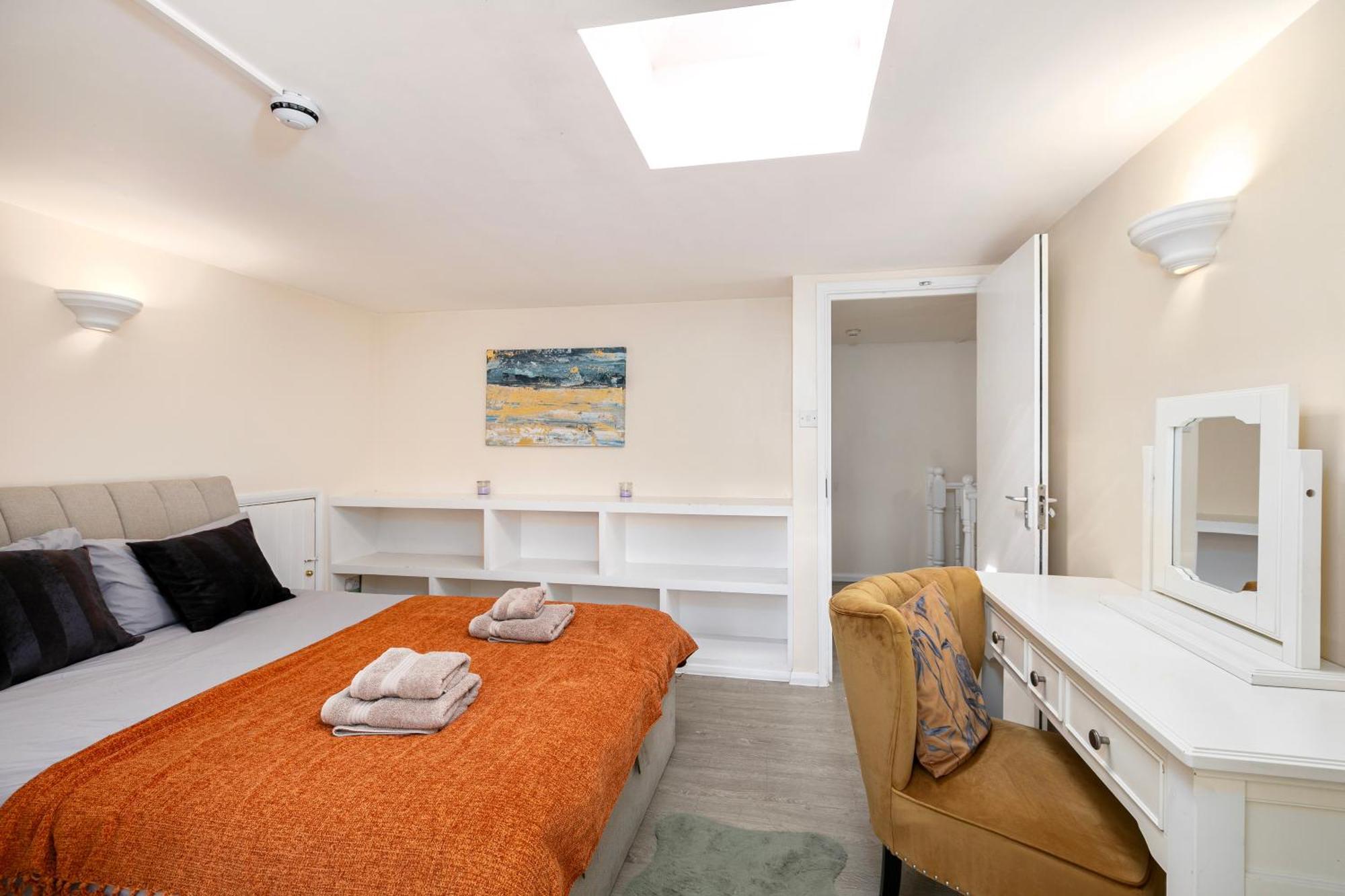 Rural Lodge Stay In Windsor! Hot Tub! Sleeps 20 Bray Exterior photo