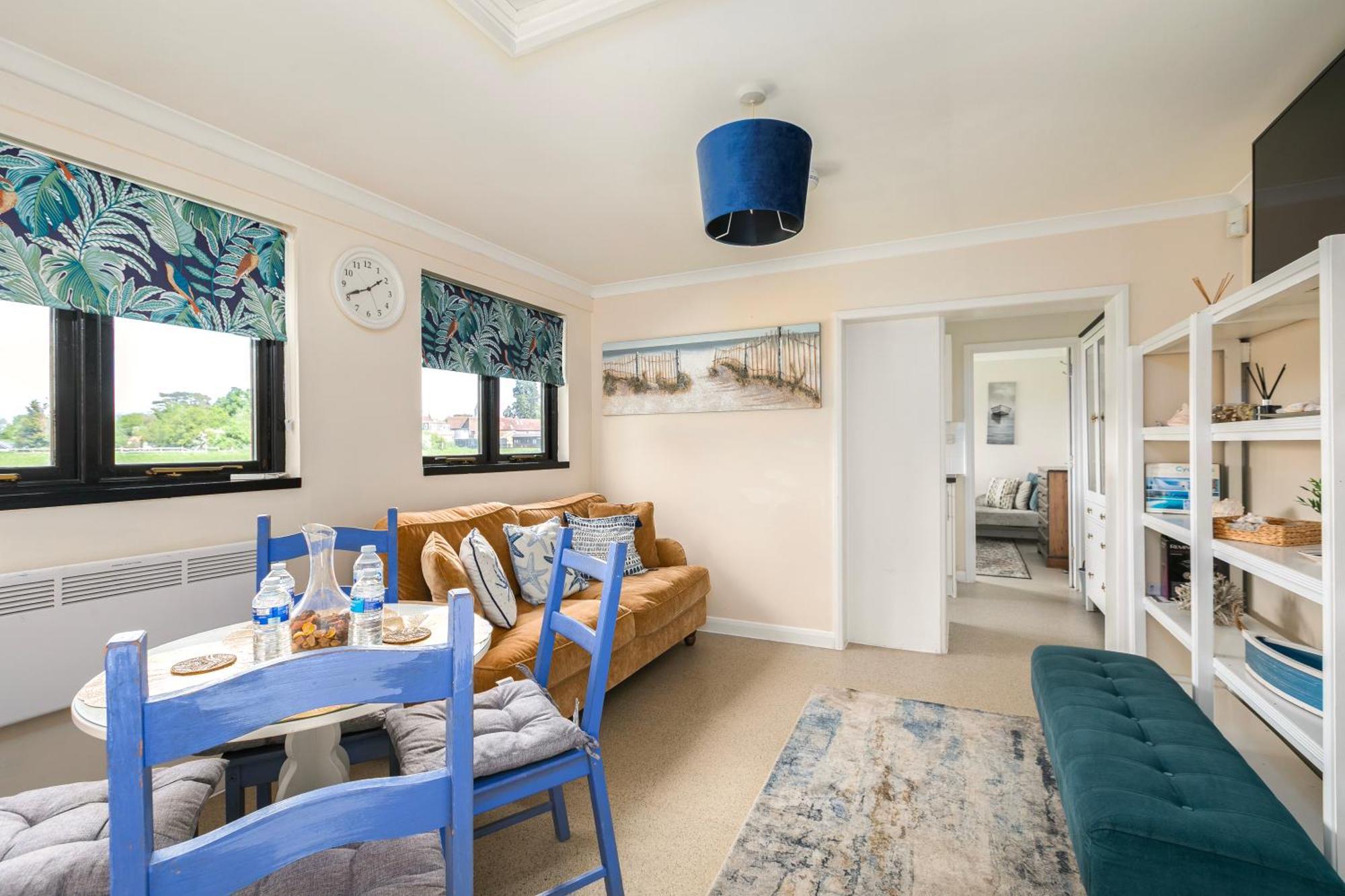 Rural Lodge Stay In Windsor! Hot Tub! Sleeps 20 Bray Exterior photo